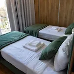 公寓 Trio Living Residences *