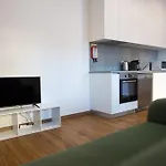 公寓 Trio Living Residences *