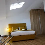 公寓 Trio Living Residences *