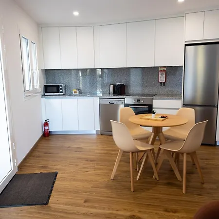 דירה Trio Living Residences *