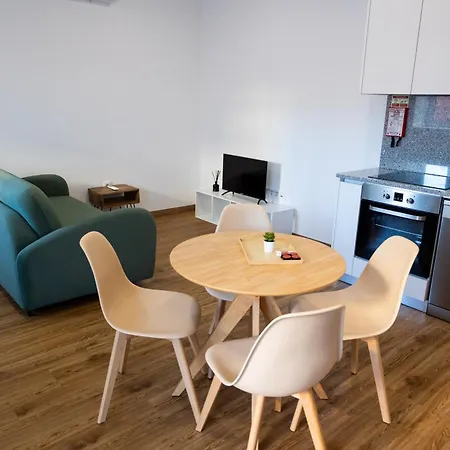 דירה Trio Living Residences