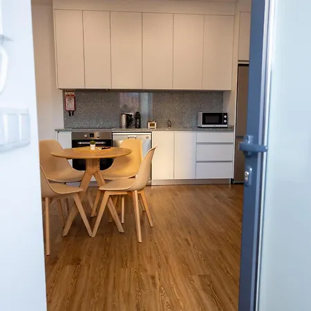 דירה Trio Living Residences