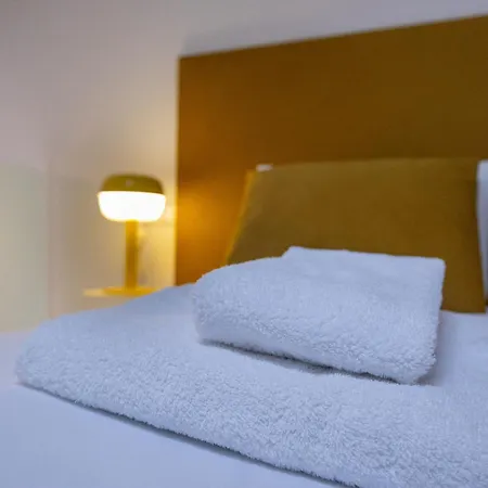 Trio Living Residences 아파트 *