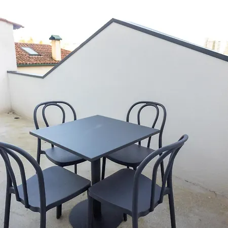 דירה Trio Living Residences *