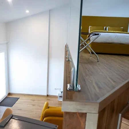 דירה Trio Living Residences *