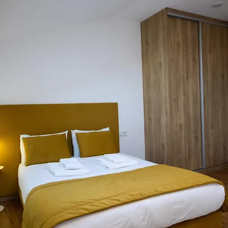 דירה Trio Living Residences